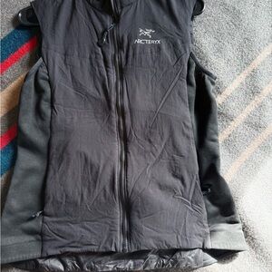 Arc'teryx Black Atom LT Vest, wmn’s sm